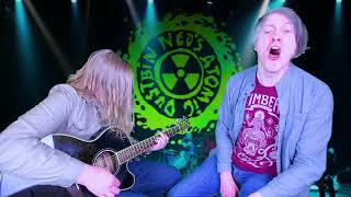 Neds Atomic Dustbin perform Grey Cell Green acoustic version [upl. by Dominica]