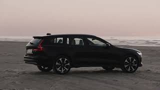 Volvo V60 Cross Country  Model 2023  Onyx Black Metallic [upl. by Coulombe]