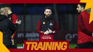 La prima sessione di lavoro di Daniele De Rossi da allenatore dellAS Roma [upl. by Andryc713]