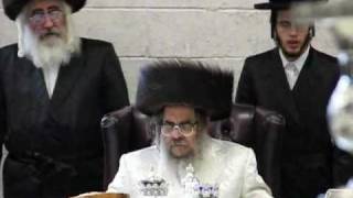 Satmar Rabbi Erev Yom Kippur [upl. by Rebmetpes]