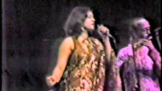 Runa Laila 1982 in Houston I love to sing for youMoin Akhtar intro [upl. by Elimac511]