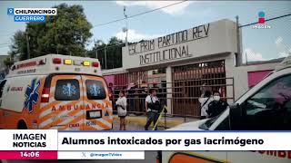 Alumnos son intoxicados por gas lacrimógeno en Guerrero  Noticias con Crystal Mendivil [upl. by Fey]