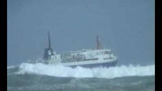 Ship departing Wellington into big swell [upl. by Engis]