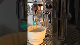 Barista  Lucaffe Geschmackstest Rocket Espresso Eureka Mühle café coffee espresso latteart [upl. by Zimmer197]