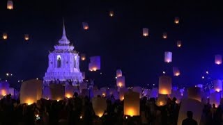 Spettacolo notturno in Thailandia migliaia di lanterne in cielo [upl. by Affra]