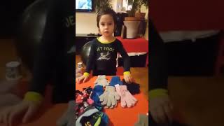 HOW TO FOLD YOU GLOVES BY 3 YEARS OLD 🧤 [upl. by Melliw850]