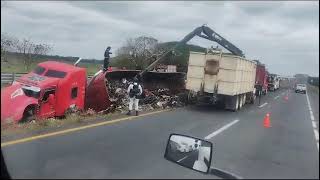 Accidente carretera la tinaja Cosomaloapan 17012024 [upl. by Kennan]