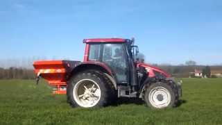 épandage dengrais 2015 Valtra N93 [upl. by Acemaj]