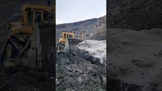 CAT D11 vs ROCK [upl. by Yaj]