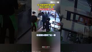 女子早餐店手挑油条，老板一个举动引人赞。这样的早餐店，顾客怎不放心光顾？shorts [upl. by Llednew75]