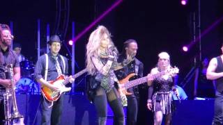 Interrumpen a Gloria Trevi  El Amor Inmortal World Tour [upl. by Anneg]