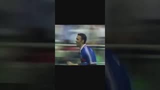 Шмейхель почти взял пенальти от Джоркаеффа  Schmeichel almost took a penalty from Djorkaeff [upl. by Ornas]