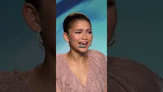 Zendaya DEIXOU ESCAPAR ISSO sobre Tom Holland shorts [upl. by Argyres522]