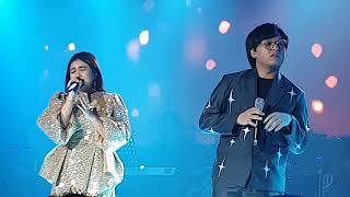 Mesranya Brisia Jodie Feat Arsy Widianto  Dengan Caraku  Konser Inspirasi Cinta Yovie [upl. by Lilybelle]