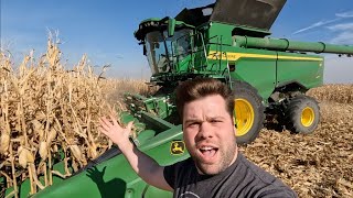 The JOHN DEERE S7 900 Harvesting Corn in Illinois [upl. by Donata]