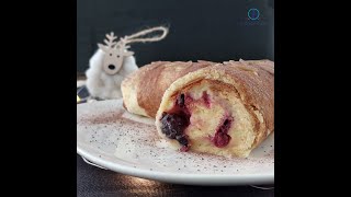 Tronchetto di Pandoro con crema pasticcera e frutti di bosco [upl. by Shirline]