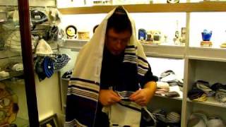 Tzitzit replacing and tying Tekhelet Strings [upl. by Bueschel464]