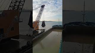 Grab dredger grabs silt [upl. by Regor]