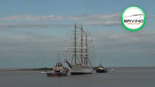 La Fragata ARA LIBERTAD regresa toda la maniobra vista desde el muelle y desde el Remolcador [upl. by Atnoek]