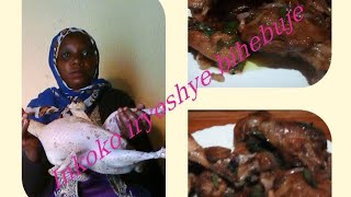 🤗 Tumenye guteka inkoko yumutse iryoshye👌 ntabirungo byinshi twakoresheje kora subscribe kubashya🙏 [upl. by Nayhr]