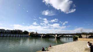 Timelapse Sevilla bajo el puente de Triana [upl. by Luapnoj]