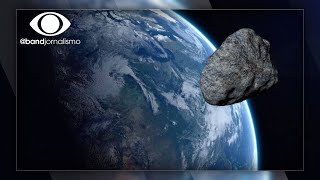 Asteroide gigante passa bem perto da Terra [upl. by Yramliw]