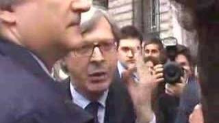 Piero Ricca vs Sgarbi 2 [upl. by Dasteel605]