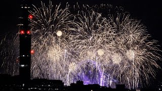 London New Year Fireworks at Primrose Hill [upl. by Pet]