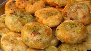 केवल 2 आलू से नया गरमा गरम कुरकुरा नाश्ता जो भी खाए खाता ही जाए  Crispy kacche aalu ka nashta [upl. by Rossy910]