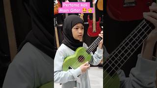 Main Alat Musik sampai begini🥳🤩alatmusik gitar ukulele gramedia [upl. by Otilesoj]