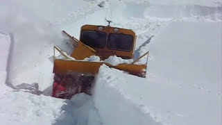 The worlds best Snowblower 1 Big Caterpillar Engine 700 HP [upl. by Nevaed]