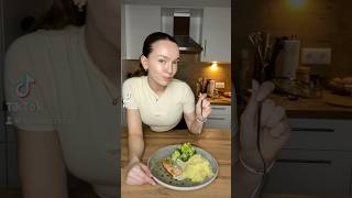 Lachsfilet mit einer leckeren Dillsoße 🍣🌿 protein rezept easyrecipe highprotein rezepte [upl. by Eatnom]