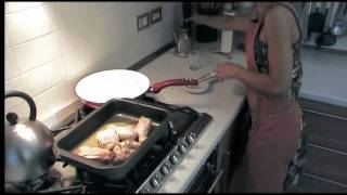 POLLO AL FORNO CON POMODORINI frango assado com tomatinhos [upl. by Rowney]