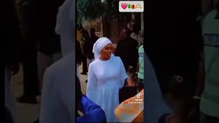 Le couple présidentielle Sénégalais🇸🇳 Marie Khone FAYE première Dame salut les gens 🫶 [upl. by Lenahc]