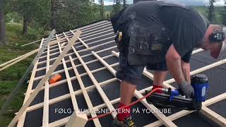 Legging av Takplater i Valdres Roofing [upl. by Aoket]