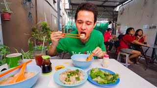 Malaysian Street Food  131 Chicken Noodles for Breakfast  Penang Malaysia [upl. by Pengelly]