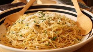 Garlic Spaghetti Spaghetti Aglio e Olio  Food Wishes [upl. by Sorvats]