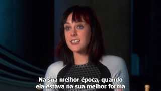 Entrevista Jena Malone  Jogos Vorazes Em Chamas 2013 HD [upl. by Elocel]