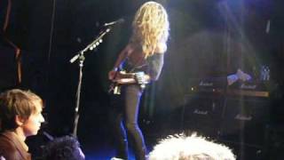 The Donnas  Round And Round live [upl. by Oicnedurp]