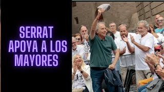 Joan Manuel Serrat muestra su apoyo a los mayores en un emotivo acto en Barcelona 🎤❤️crónica rosa [upl. by Livvy]