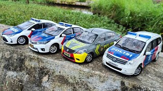 Unboxing Diecast Mobil Polisi Indonesia 118 [upl. by Harsho648]