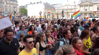 Marche des Fiertés  Gay Pride  Paris 2017  Rue de Rivoli  HD [upl. by Zsamot]