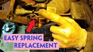 Quick tips Removing a Defender clutch pedal spring [upl. by Rovaert900]