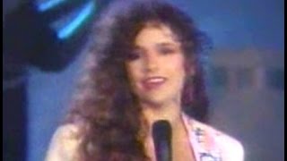 NICOLETTE LARSON  LOTTA LOVE Live w  lyrics [upl. by Ahsias]