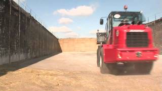 Schäffer TeleskopladerTelehandler 9330T und SiloFuttermischwagen [upl. by Asiram]