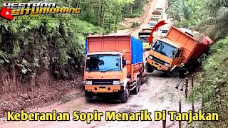 Tindakan Pemberani Truk Fuso Nekat Menarik Di Tanjakan Licin [upl. by Leinad]