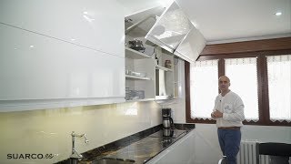 Cocina moderna grande blanca  ENCIMERA Y MESA INCREIBLE sin tiradores granito sensa orinoco [upl. by Edelsten857]