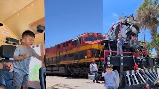 SUPER EMOCIONADO ISAIAS SUBE A UN TREN REAL CARDENAS SLP 🇲🇽❤️ [upl. by Aecila]