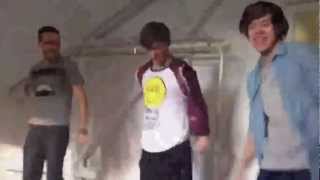 Liam Louis y Harry bailando Cmon Cmon [upl. by Wehner]