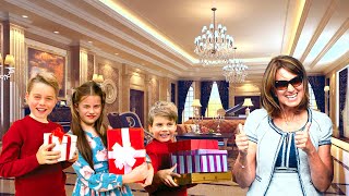 Louis Charlotte And George SURPRISE Receive A CHRISTMAS GIFT From Grandmother Carole Middleton [upl. by Htiekal]